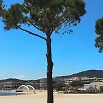 De A 700 Metres De La Plage, Totalement Independant Et Accessible Par Un Escalier Exterieur アパート