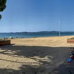 アパート De A 700 Metres De La Plage, Totalement Independant Et Accessible Par Un Escalier Exterieur サント・マキシム