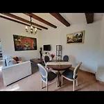 De A 700 Metres De La Plage, Totalement Independant Et Accessible Par Un Escalier Exterieur サント・マキシム