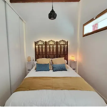 De A 700 Metres De La Plage, Totalement Independant Et Accessible Par Un Escalier Exterieur * サント・マキシム