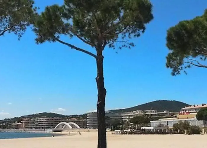 De à 700 Mètres De La Plage, Totalement Indépendant Et Accessible Par Un Escalier Extérieur Apartamento