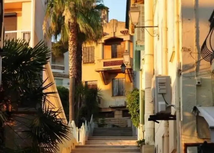 Apartment De A 700 Metres De La Plage, Totalement Independant Et Accessible Par Un Escalier Exterieur