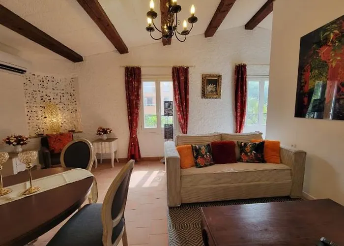 De à 700 Mètres De La Plage, Totalement Indépendant Et Accessible Par Un Escalier Extérieur Apartamento