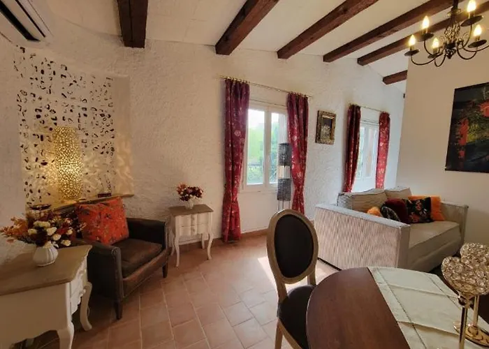 Apartment De A 700 Metres De La Plage, Totalement Independant Et Accessible Par Un Escalier Exterieur