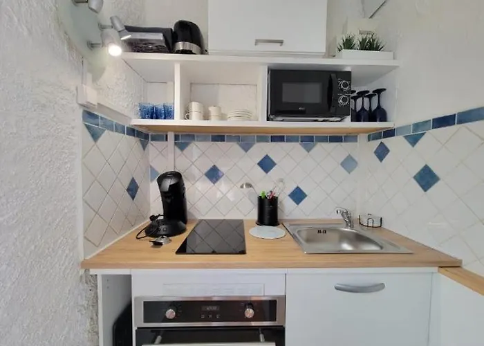 Apartment De A 700 Metres De La Plage, Totalement Independant Et Accessible Par Un Escalier Exterieur Sainte-Maxime