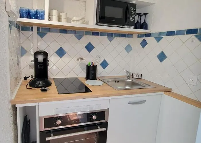 De A 700 Metres De La Plage, Totalement Independant Et Accessible Par Un Escalier Exterieur Apartment Sainte-Maxime