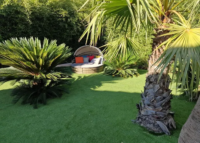 Apartment De A 700 Metres De La Plage, Totalement Independant Et Accessible Par Un Escalier Exterieur *