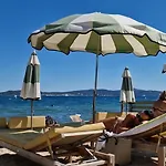 Apartament De A 700 Metres De La Plage, Totalement Independant Et Accessible Par Un Escalier Exterieur