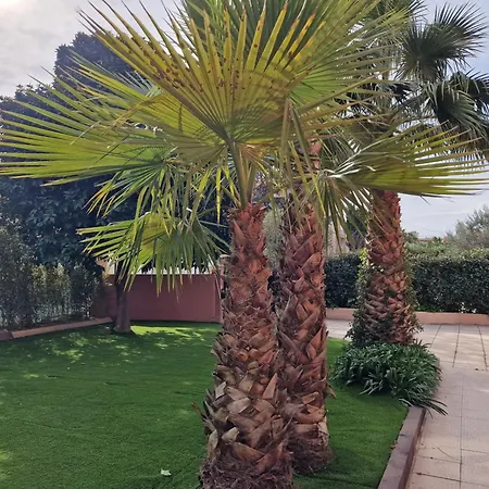 De A 700 Metres De La Plage, Totalement Independant Et Accessible Par Un Escalier Exterieur Sainte-Maxime