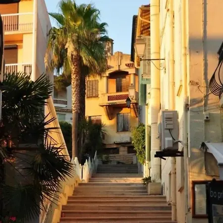 Apartment De A 700 Metres De La Plage, Totalement Independant Et Accessible Par Un Escalier Exterieur