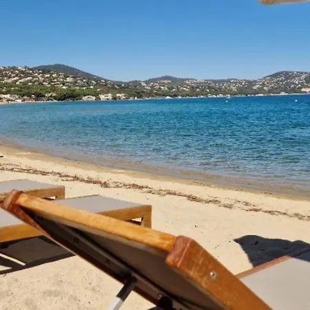 De à 700 Mètres De La Plage, Totalement Indépendant Et Accessible Par Un Escalier Extérieur * Sainte-Maxime