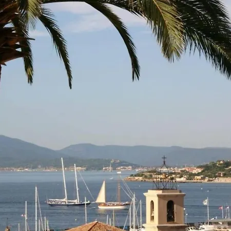 De A 700 Metres De La Plage, Totalement Independant Et Accessible Par Un Escalier Exterieur