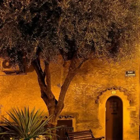 De A 700 Metres De La Plage, Totalement Independant Et Accessible Par Un Escalier Exterieur Apartment