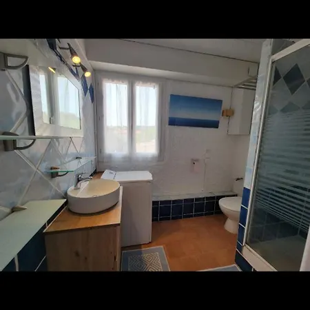 De A 700 Metres De La Plage, Totalement Independant Et Accessible Par Un Escalier Exterieur Daire Sainte-Maxime