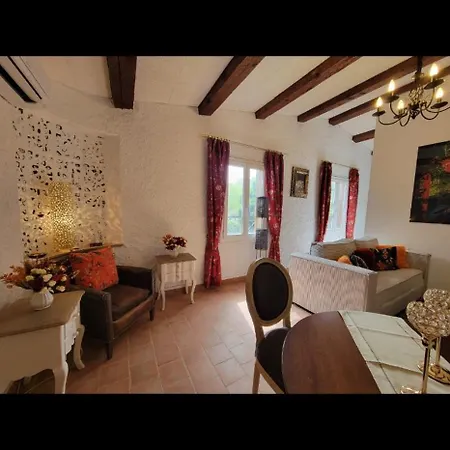 Apartment De A 700 Metres De La Plage, Totalement Independant Et Accessible Par Un Escalier Exterieur