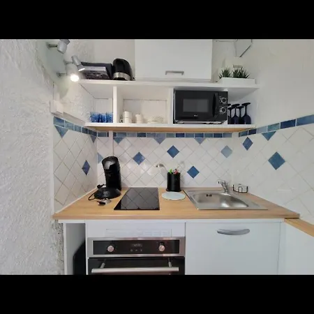 Apartment De A 700 Metres De La Plage, Totalement Independant Et Accessible Par Un Escalier Exterieur Sainte-Maxime