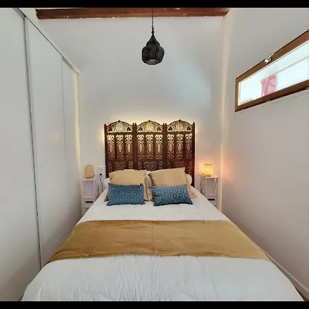 De A 700 Metres De La Plage, Totalement Independant Et Accessible Par Un Escalier Exterieur *