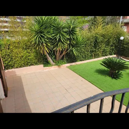 De A 700 Metres De La Plage, Totalement Independant Et Accessible Par Un Escalier Exterieur * Sainte-Maxime