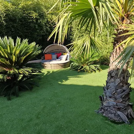 Apartmán De A 700 Metres De La Plage, Totalement Independant Et Accessible Par Un Escalier Exterieur *