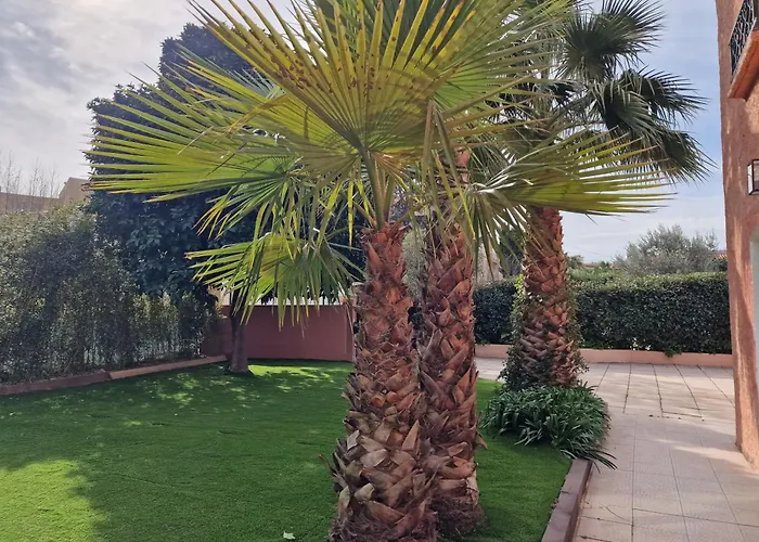 De A 700 Metres De La Plage, Totalement Independant Et Accessible Par Un Escalier Exterieur Sainte-Maxime