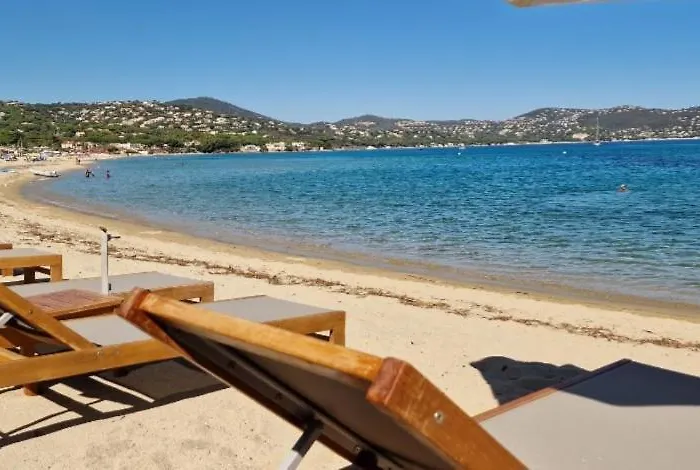 De A 700 Metres De La Plage, Totalement Independant Et Accessible Par Un Escalier Exterieur * Sainte-Maxime