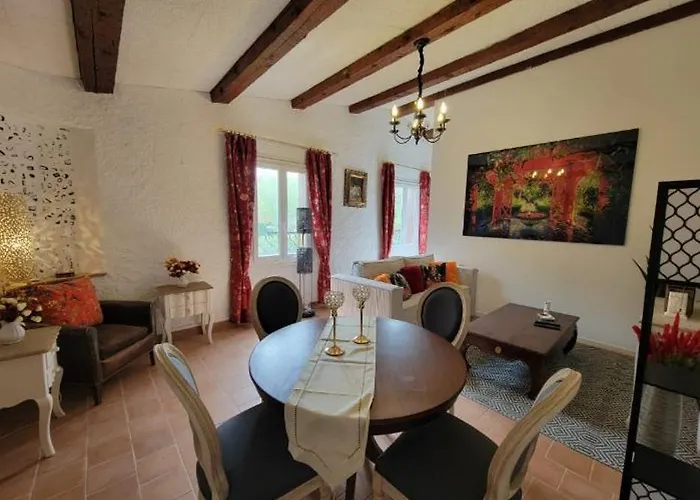 De A 700 Metres De La Plage, Totalement Independant Et Accessible Par Un Escalier Exterieur Lägenhet