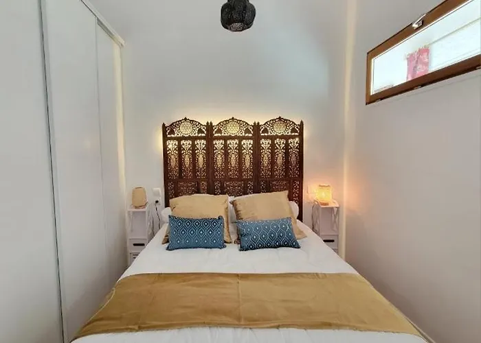 De à 700 Mètres De La Plage, Totalement Indépendant Et Accessible Par Un Escalier Extérieur *