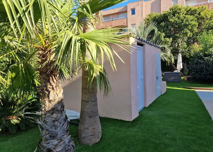 Lägenhet De A 700 Metres De La Plage, Totalement Independant Et Accessible Par Un Escalier Exterieur Sainte-Maxime